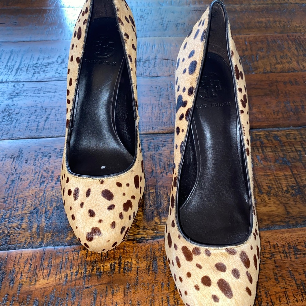 Tory Burch Tan and Brown Spotted Heels - Picture 2 of 4